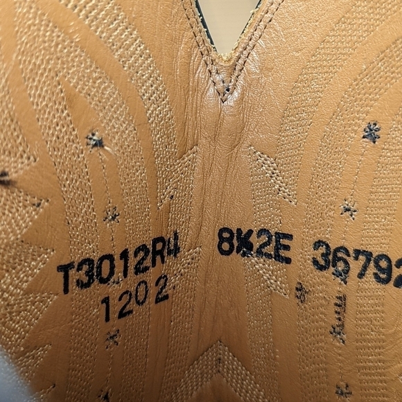 Lucchese 2000 Black Cherry Leather Cowboy Boots men's sz 8.5 2E Very Good Condit - Picture 9 of 12